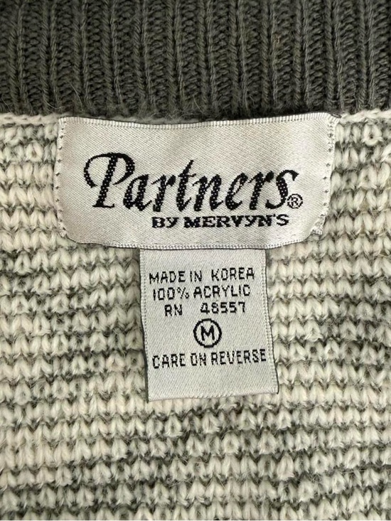 90s Gray & White Knit Patterned Grandpa Cardigan Sweater - Picture 3 of 6